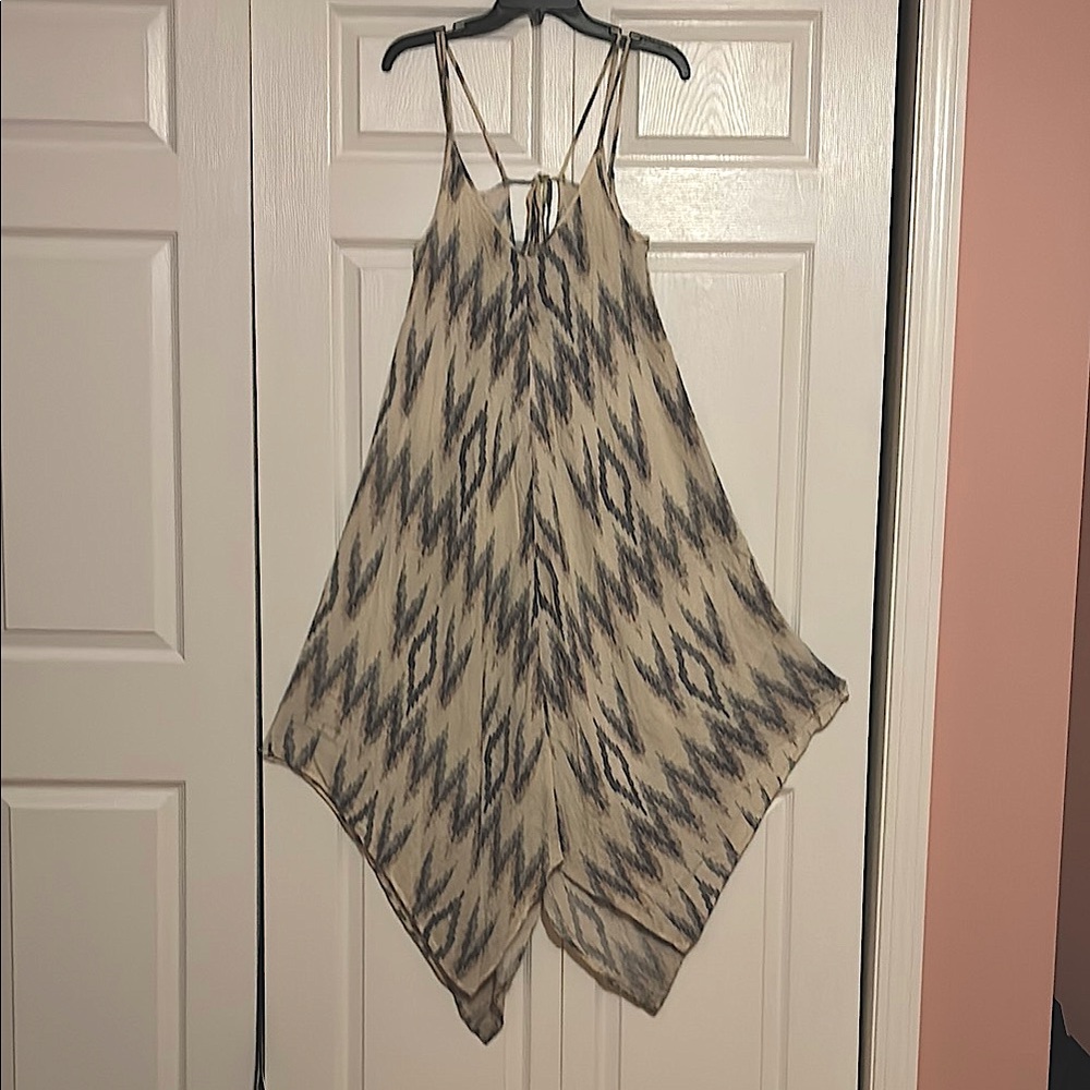 Geometric Patterned Sleeveless Dress
Khloe California
